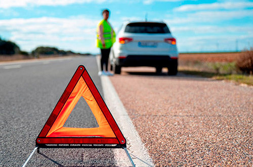 Es todava obligatorio llevar los tringulos de emergencia en el maletero?